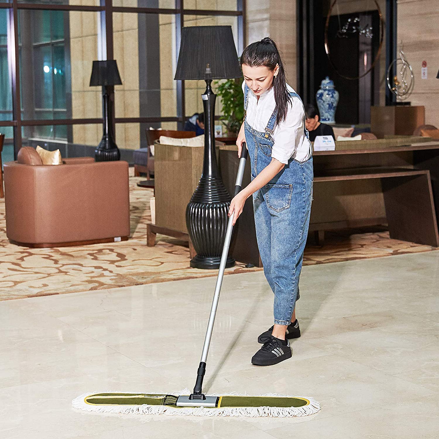 Microfiber dust mop head for efficient cleaning Microfiber dust mop head for efficient cleaning